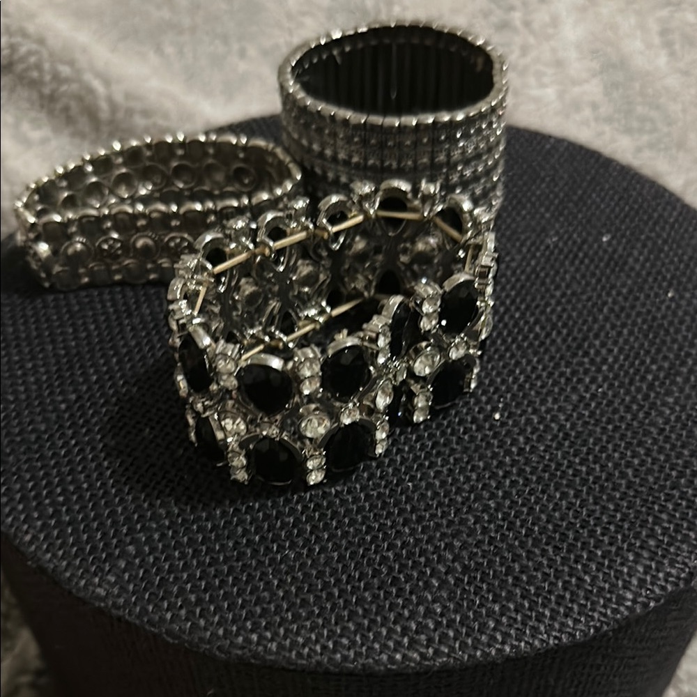 Elegant Silver and Black Bracelet Set - Picture 11 of 11